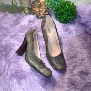 Seychelles distressed green leather heels size 9